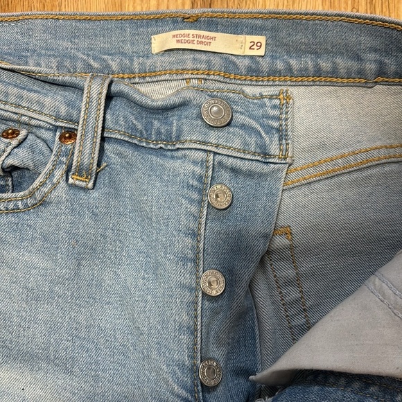 Levi's Wedgie Straight Raw Hem Distressed Light Wash High Rise Women's Jeans - Picture 6 of 10